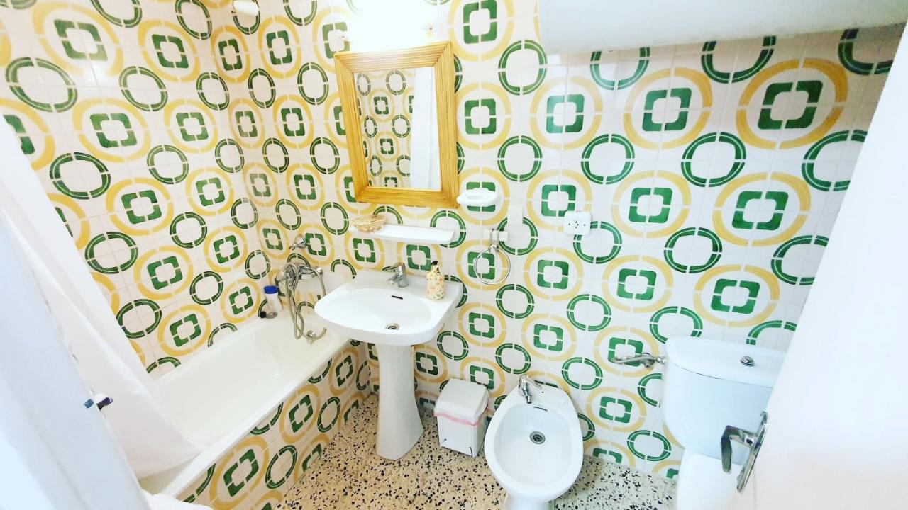 אמפוריבראבה Cozy Beach-Front Studio With Amazing Sea View מראה חיצוני תמונה
