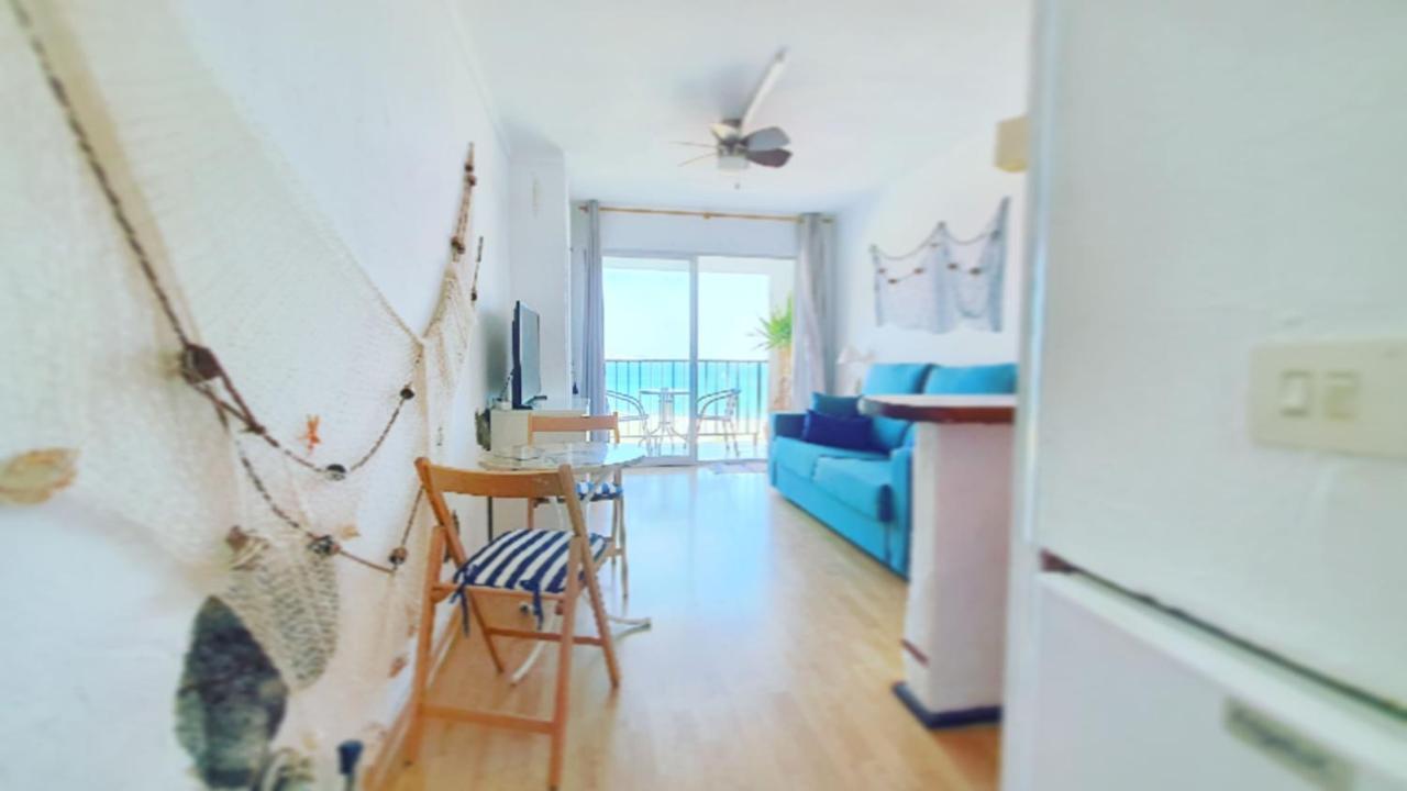 אמפוריבראבה Cozy Beach-Front Studio With Amazing Sea View מראה חיצוני תמונה